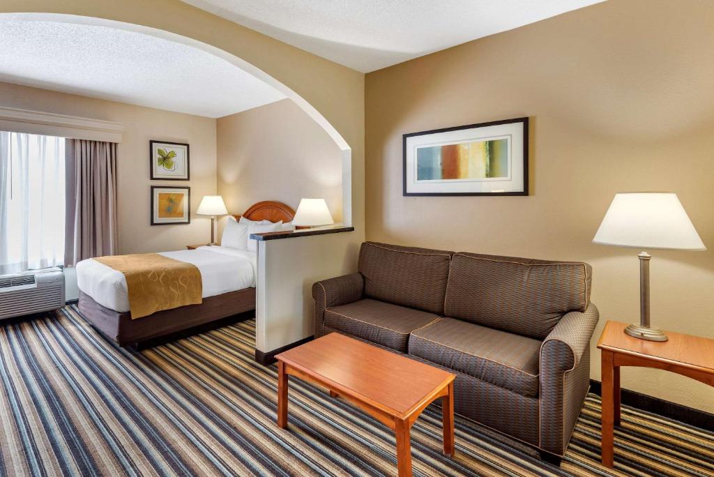Comfort Suites Chesapeake – Norfolk